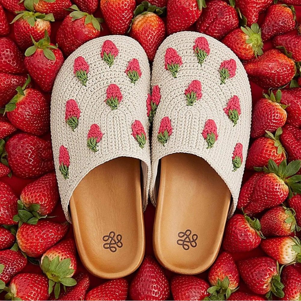 The Sak Strawberry Embroidered Women's Slip-On Shoes in Size 9 - Picture 1 of 16